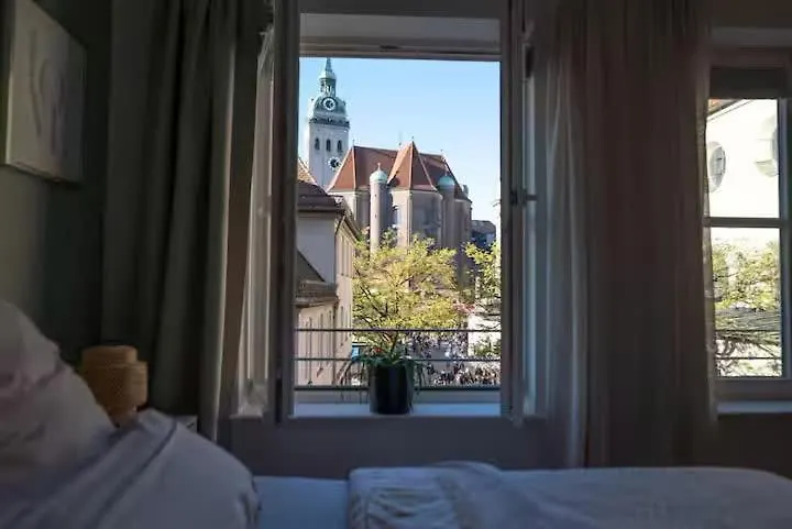 Beautiful Old Town Apartment Munich