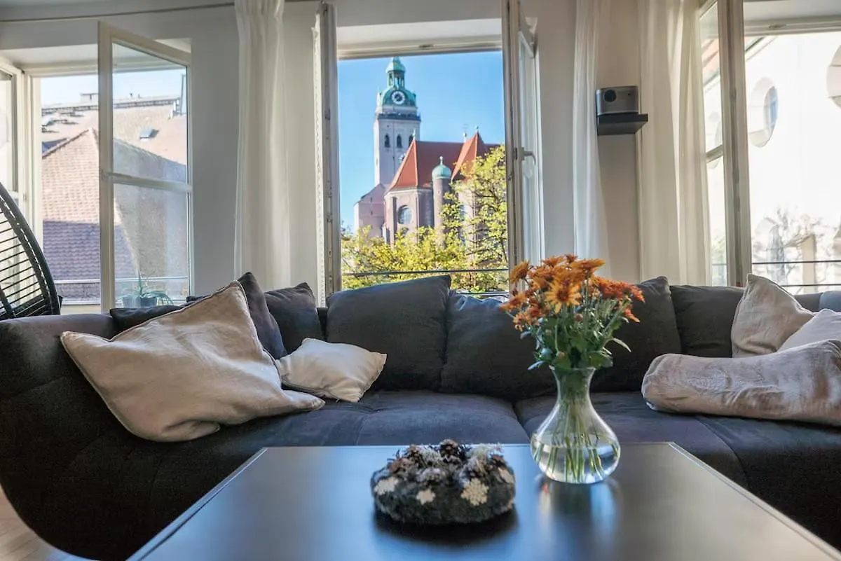 Beautiful Old Town Apartment location
